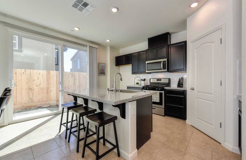 Folsom House | Sunny Retreat on Gate Lane - Perfect Getaway for Relaxation and Fun #41384