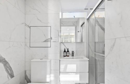 Kings Cross Apartment | Sunny Rushcutters Bay Apartment