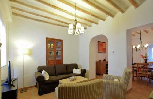 Rute House | Sunny Rute Villa with Pool