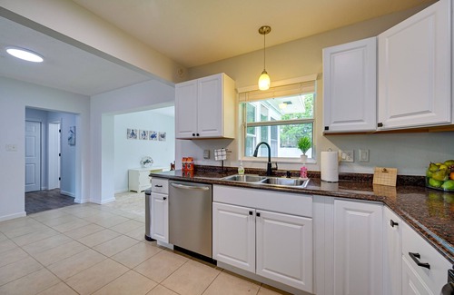 Sarasota Cottage | Sunny Sarasota Home w/Private Yard & Fire Pit!