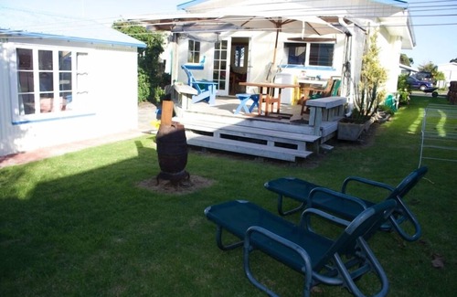 Waihi Beach House | Sunny, Sea View, Retro, North End - Beach 100m
