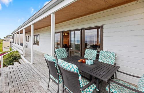 Papamoa Beach House | Sunny Seas Papamoa Beachfront Retreat