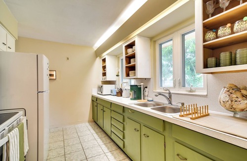Seminole House | Sunny Seminole Retreat w/Patio, Near Beaches!