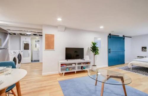 Crestwood Apartment | SUNNY, SERENE & CENTRALLY-Located STUDIO *PRIVACY *COMFORT *5-STARS