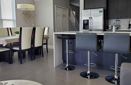 Silver Creek House | Sunny Serenity - Contemporary Townhome Near Area Attractions