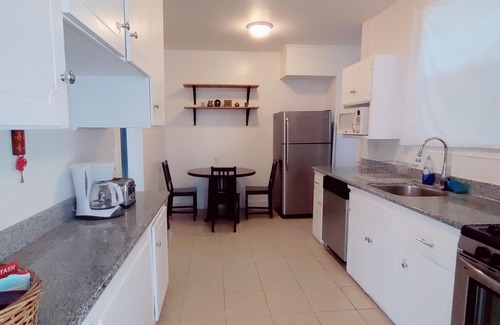 Richmond District House | Sunny SF House w/Parking, Great Location, Spacious and Convenient to Everything