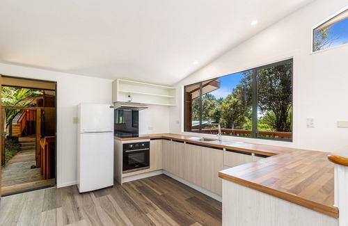 Bethells Beach House | Sunny, Sheltered And Minutes From The Beach
