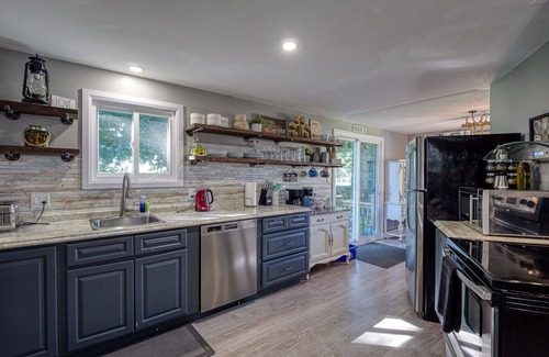 Lambton Shores House | Sunny Shores Retreat with HOT TUB! Minutes from Grand Bend beach!