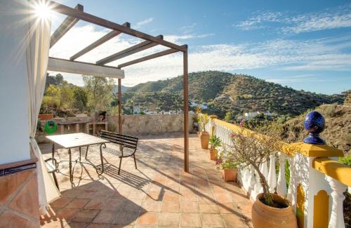 Canillas de Aceituno House | Sunny Solarium Holiday Home