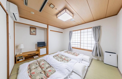 Esaka Hotel | Sunny Stone Hotel