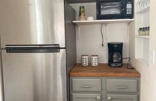 Athens Apartment | Sunny studio apartment close to everything.n