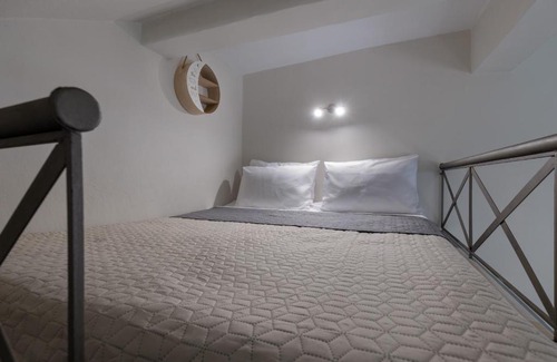 Topeiros Apartment | Sunny Studios 1