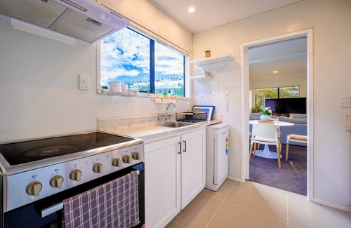 Browns Bay House | Sunny Stunner by the Sea: Browns Bay Escape