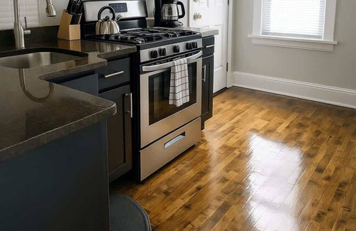 East Albany Park Apartment | Sunny & Stylish 2BR S