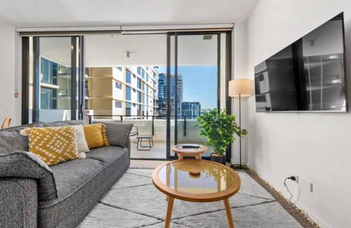 Jensen Apartment | Sunny Stylish Central Best Location Pool Gym