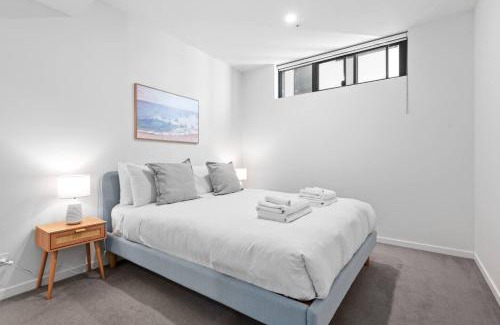 Jensen Apartment | Sunny Stylish Central Best Location Pool Gym