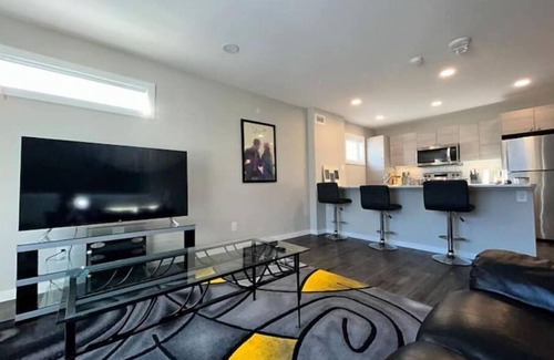 Winnipeg House | Sunny suite in Wolseley