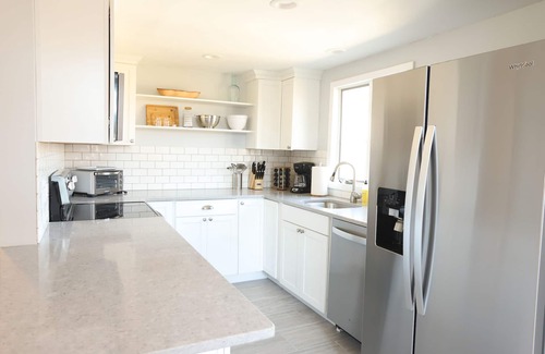 Little Compton House | Sunny Summer Beach House near South Shore Beach