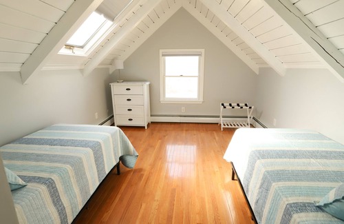 Little Compton House | Sunny Summer Beach House near South Shore Beach