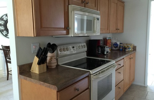 Sun City West House | Sunny, SUN CITY WEST ~ FURNISHED, PD UTLS, 4 + 5 or more MONTH'S RENTAL only!