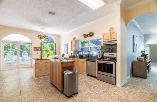 Lake Magdalene House | Sunny Tampa: 3BR, Heated Pool