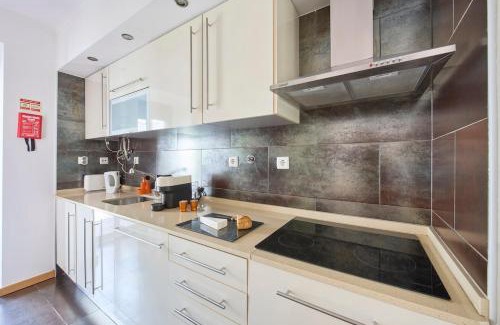 Penha de Franca Apartment | Sunny Terrace T1 Lisbon