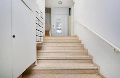 Penha de Franca Apartment | Sunny Terrace T1 Lisbon