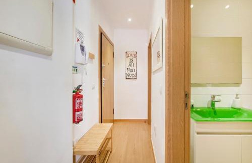 Penha de Franca Apartment | Sunny Terrace T1 Lisbon