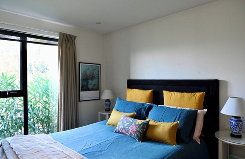 West Launceston House | Sunny treetop retreat with stunning views of the city and mountains
