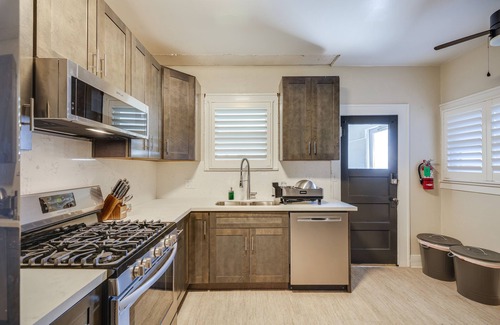 Turlock Cottage | Sunny Turlock Cottage: Walk to Downtown!