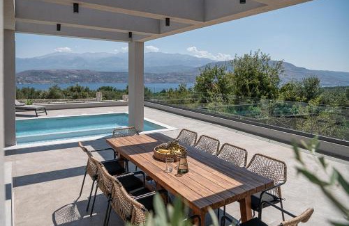 Sternes Villa | Sunny Vacay Villa