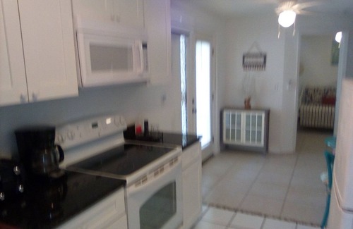 Greater Northdale House | Sunny warm private secure apartment