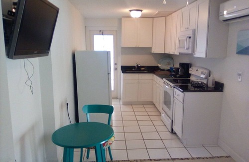 Greater Northdale House | Sunny warm private secure apartment
