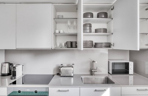 Hottingen Apartment | Sunny Weinegg 2.5 Room w/Storage, 10 mins to Seefeld, by Blueground