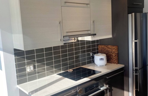 De Lorimier Condo | Sunny & Zen Penthouse, Plateau Mt-Royal, indoor parking, elevators