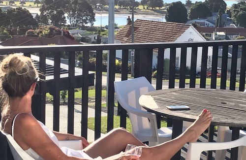 Raglan Cottage | Sunnynook Cottage Sea Views Top Location, walking distance to town.