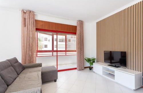 Maia Apartment | SunnyQuarters WalktoBeach 2BR AC