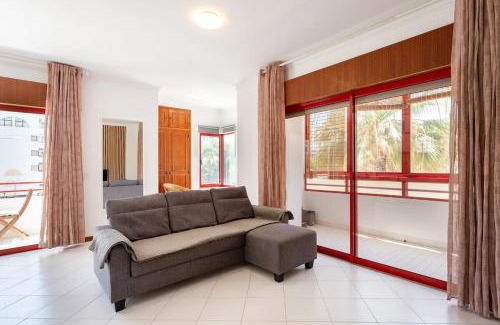 Maia Apartment | SunnyQuarters WalktoBeach 2BR AC