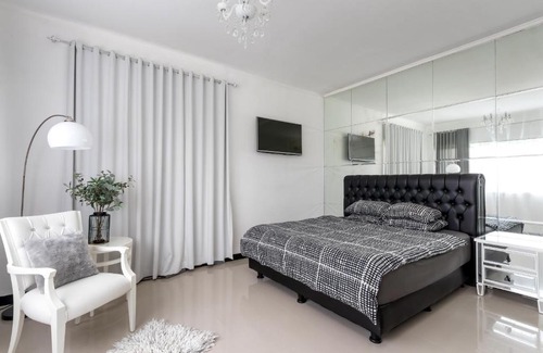 Taman Griya Villa | SUNNYRENT Luxury TJ White villa in Nusa Dua