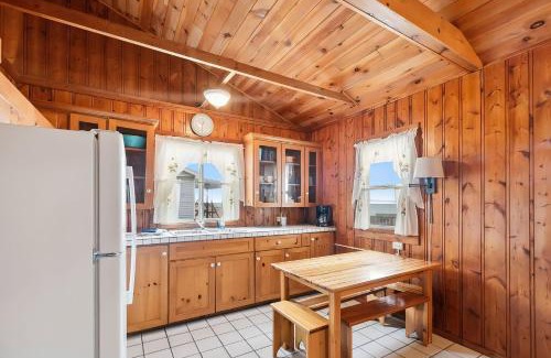 Greenbush Apartment | Sunnyside Combined 6BR 3BA Lakefront Retreat