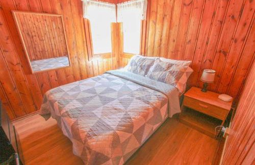 Greenbush Apartment | Sunnyside Combined 6BR 3BA Lakefront Retreat
