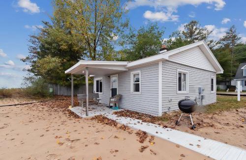 Greenbush Apartment | Sunnyside Combined 6BR 3BA Lakefront Retreat