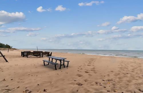Greenbush Apartment | Sunnyside Combined 6BR 3BA Lakefront Retreat