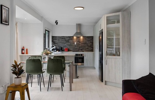 Half Moon Bay House | Sunnyside Townhouse with Rumpus, Parking and Deck