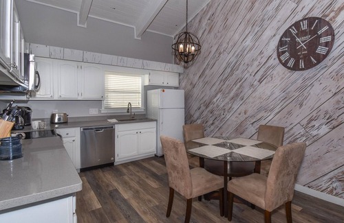 Sea Dunes Condo | Sunnyside Up Townhome at Sea Dunes - Ocean View & Next to Pool - B6 Up