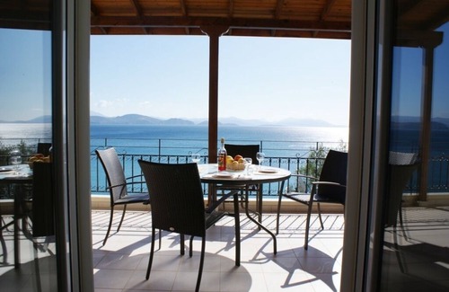 Kefalari Apartment | Sunrise 2 Apartment - Beautifully Located Air Conditioned Apartment Above Beach