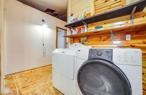 Elkhart Apartment | Sunrise and Sunset Views Rural Elkhart Studio!