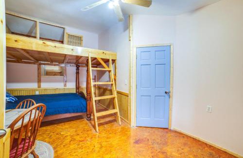 Elkhart Apartment | Sunrise and Sunset Views Rural Elkhart Studio!