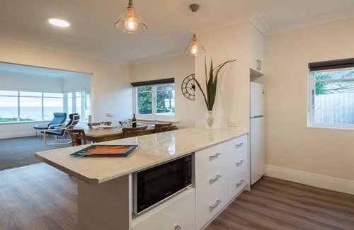 Penguin House | Sunrise at Penguin - beach retreat