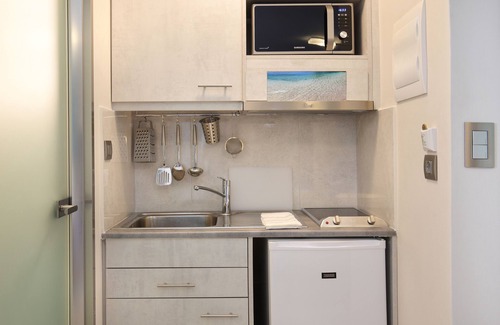 Agia Efimia Condo | Sunrise Bay Apts Suite 101
